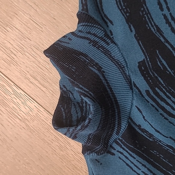 Chico's Sweater Women's sz 1/M Green/Black Abstract Mock Neck Lightweigh Sweater - Picture 2 of 9